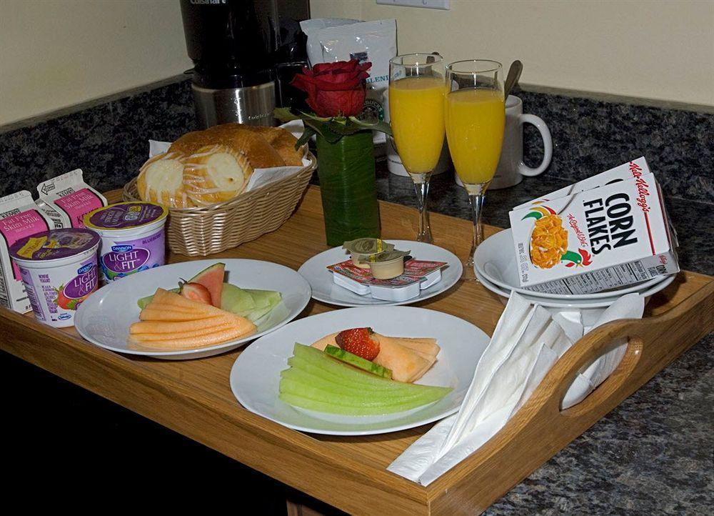 Seven Oaks Bed & Breakfast Лейк Дженива Экстерьер фото